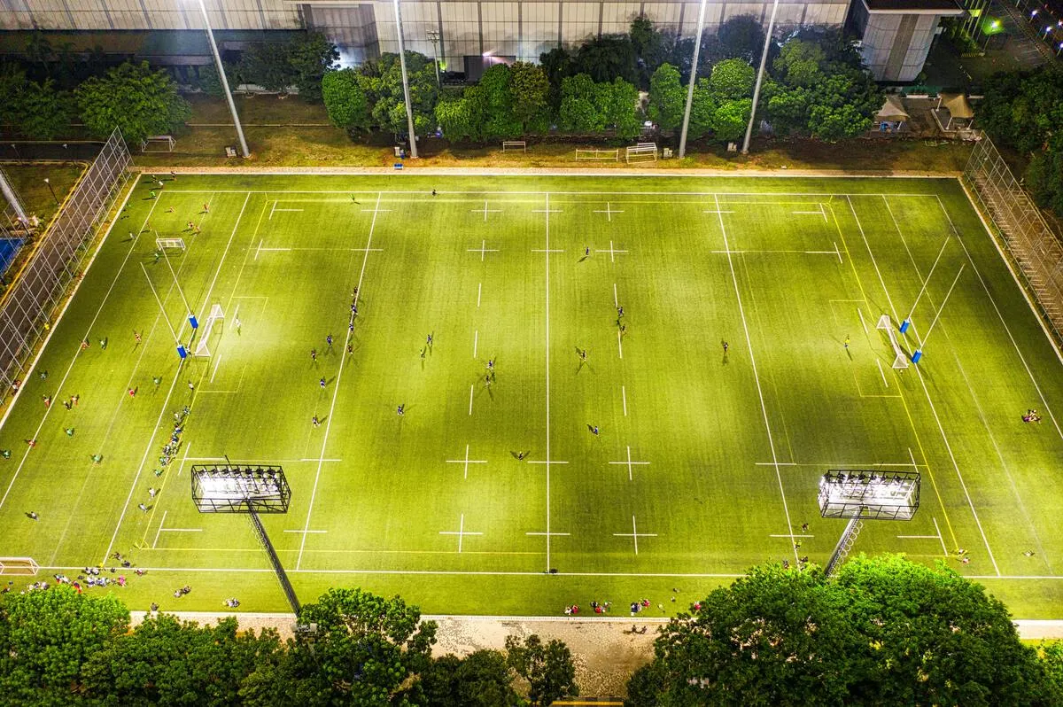 杰伦威廉姆斯引领赛场风潮展现全面篮球才华